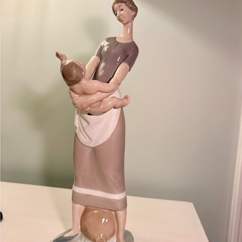 Mother’s Day gift-Lladro Mother and Child Porcelain Figurine 13” tall, 4” W,